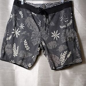 Volcom Men's Gray‎ Leaf Print Board Shorts